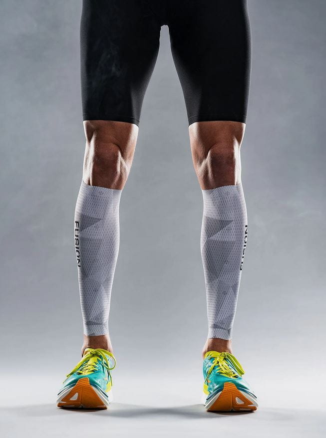Fusion Opaski aerodynamiczne na łydki TEMPO! Calf Sleeves white/grey